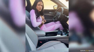 Azgın milf Penny Barber koca sikle delik deşik oluyor